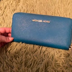 Michael Kors zip wallet